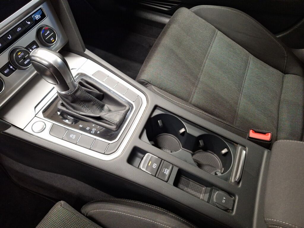 Volkswagen Passat 2019 Sininen