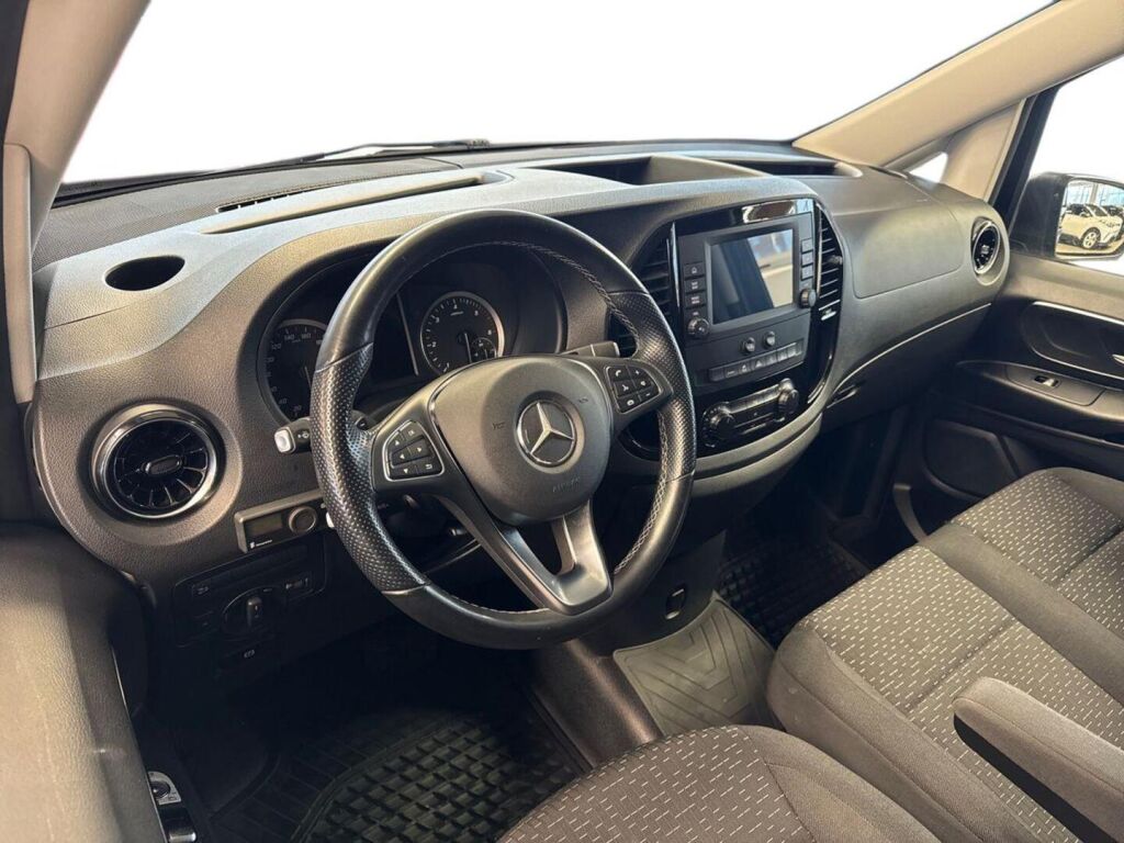 Mercedes-Benz Vito 2022 Musta