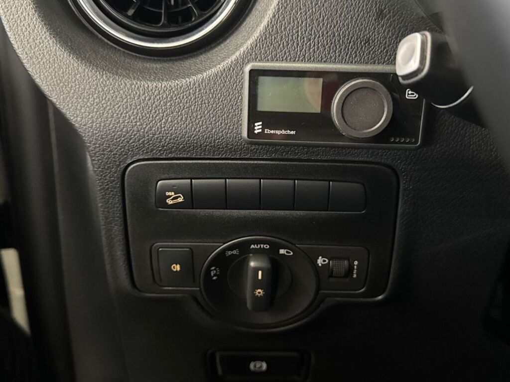 Mercedes-Benz Vito 2022 Musta