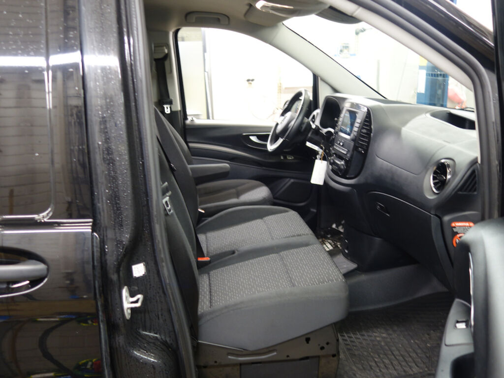 Mercedes-Benz Vito 2022 Musta