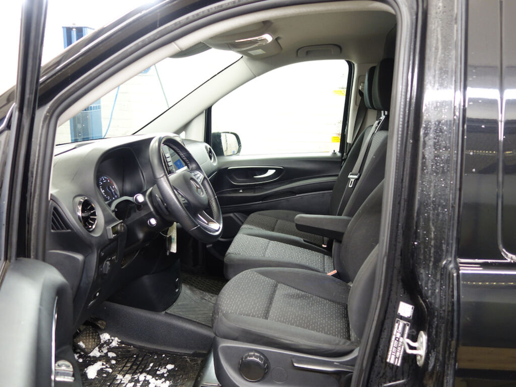Mercedes-Benz Vito 2022 Musta