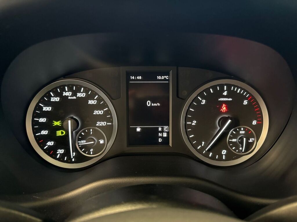 Mercedes-Benz Vito 2022 Musta