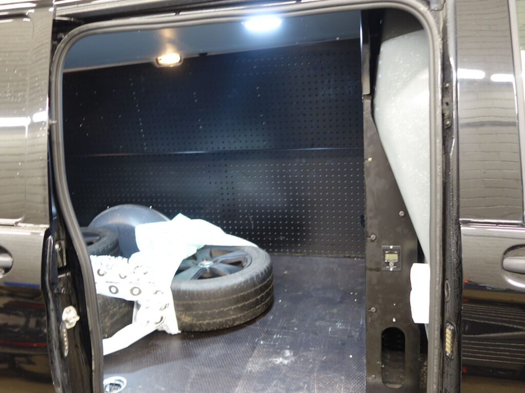 Mercedes-Benz Vito 2022 Musta