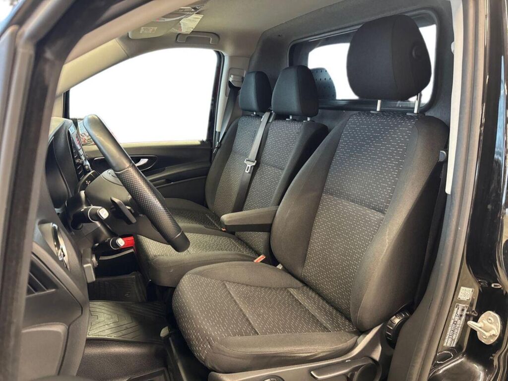 Mercedes-Benz Vito 2022 Musta