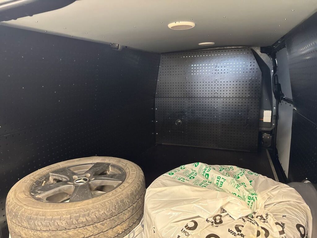 Mercedes-Benz Vito 2022 Musta