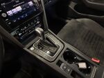 Volkswagen Passat 2021 Punainen