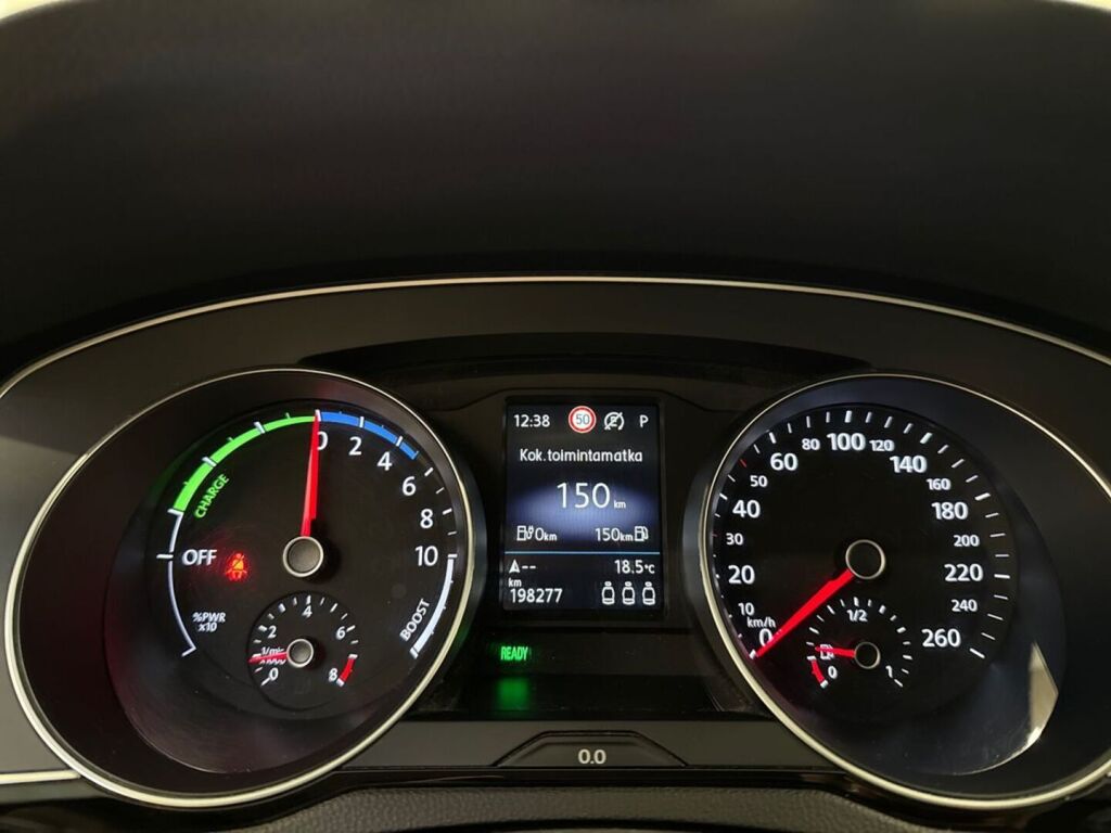 Volkswagen Passat 2021 Punainen