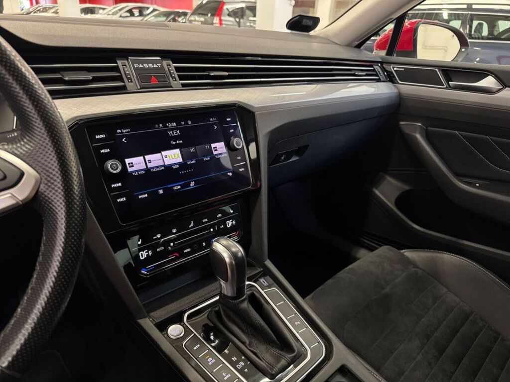 Volkswagen Passat 2021 Punainen
