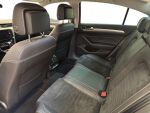 Volkswagen Passat 2021 Punainen