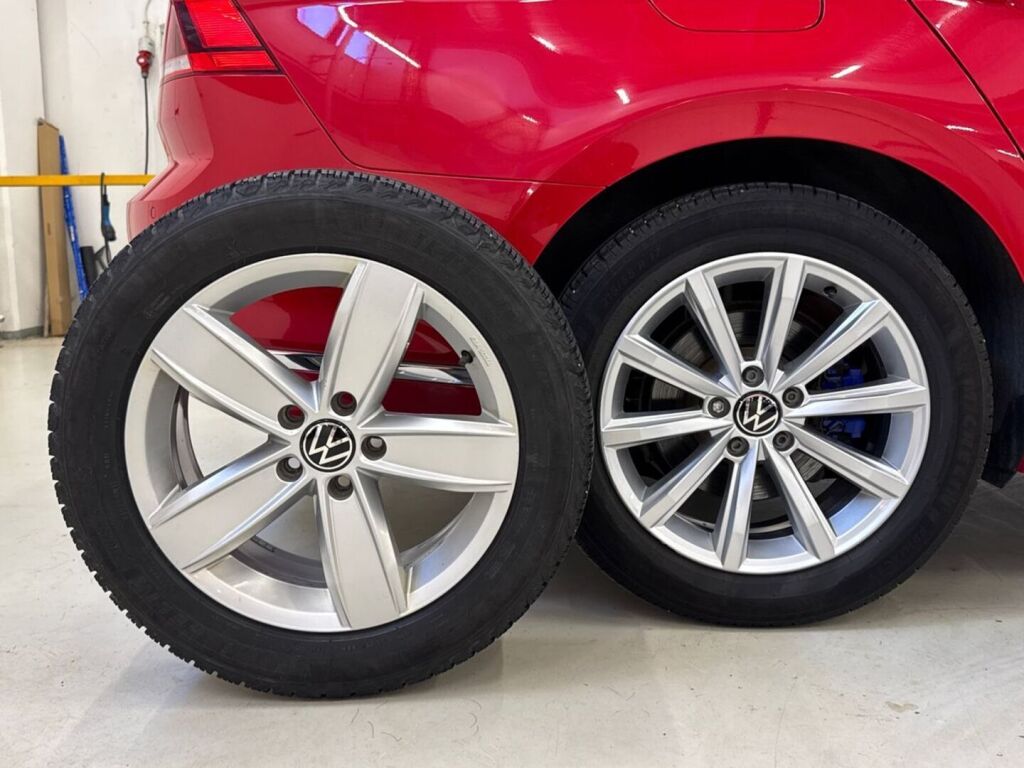 Volkswagen Passat 2021 Punainen
