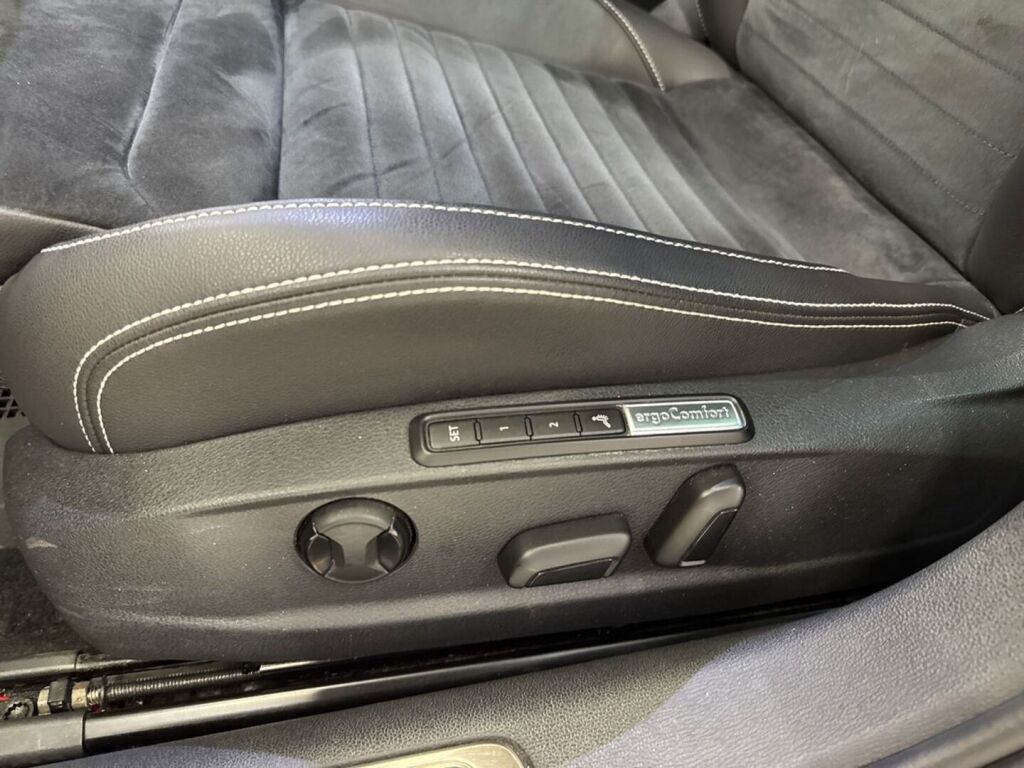 Volkswagen Passat 2021 Punainen