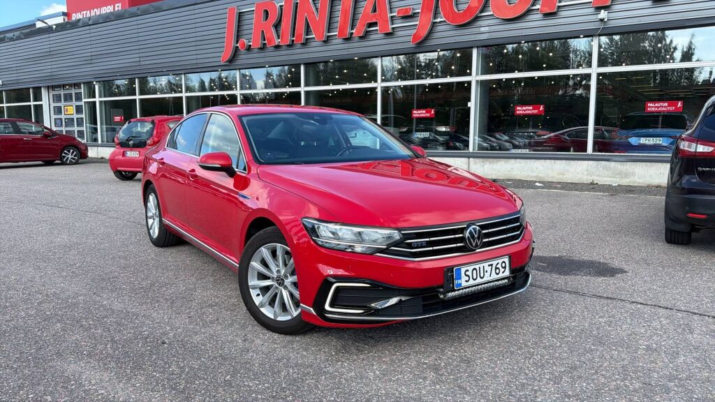 Volkswagen Passat 2021 Punainen