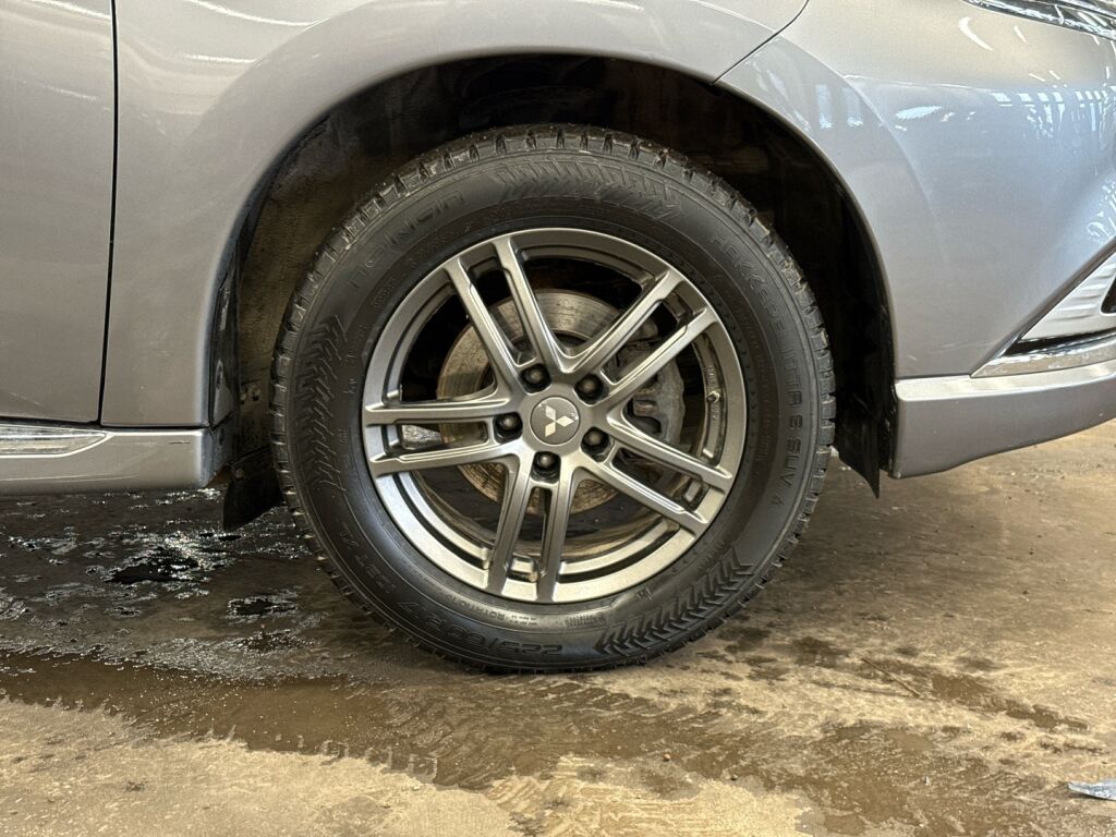 Mitsubishi Outlander PHEV 2019 Harmaa