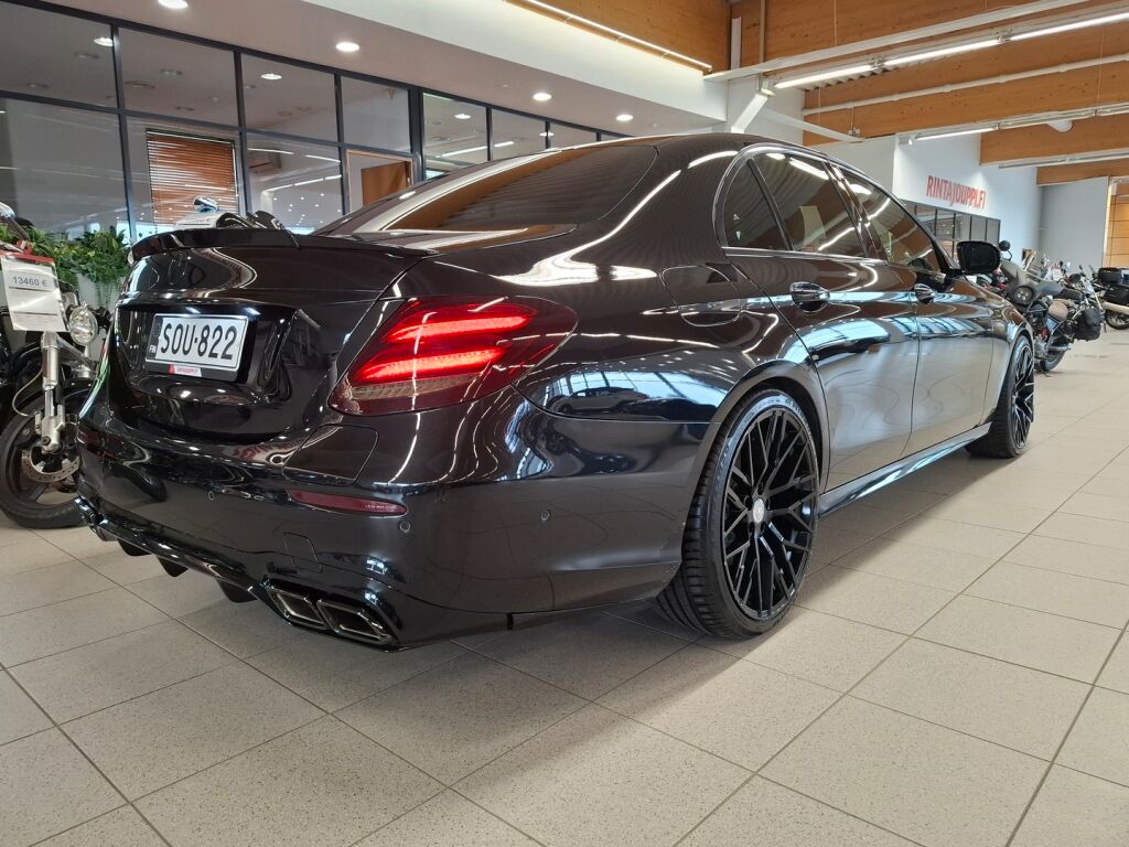 Mercedes-Benz E 2017 Musta
