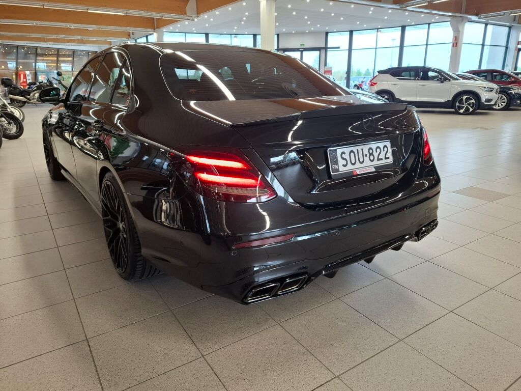Mercedes-Benz E 2017 Musta
