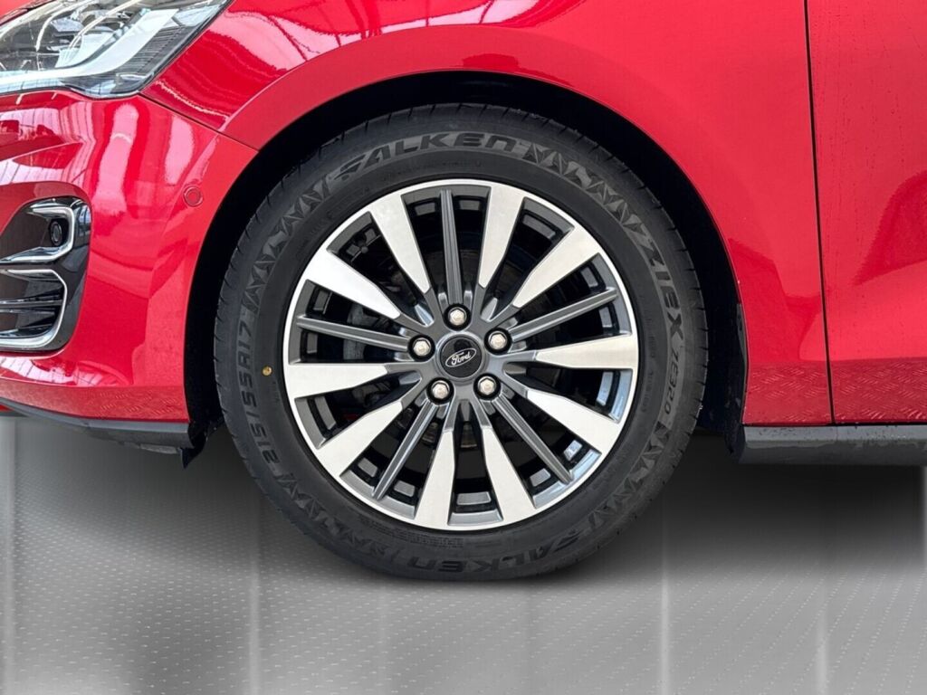 Ford Focus 2022 Punainen