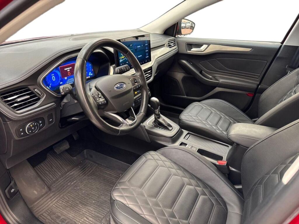 Ford Focus 2022 Punainen