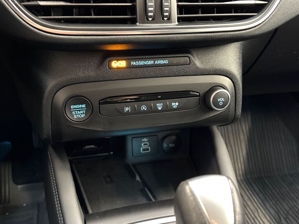 Ford Focus 2022 Punainen