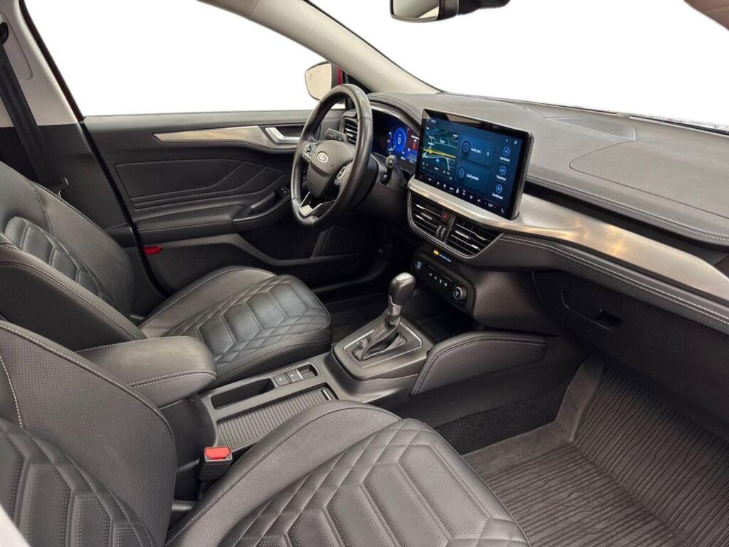 Ford Focus 2022 Punainen