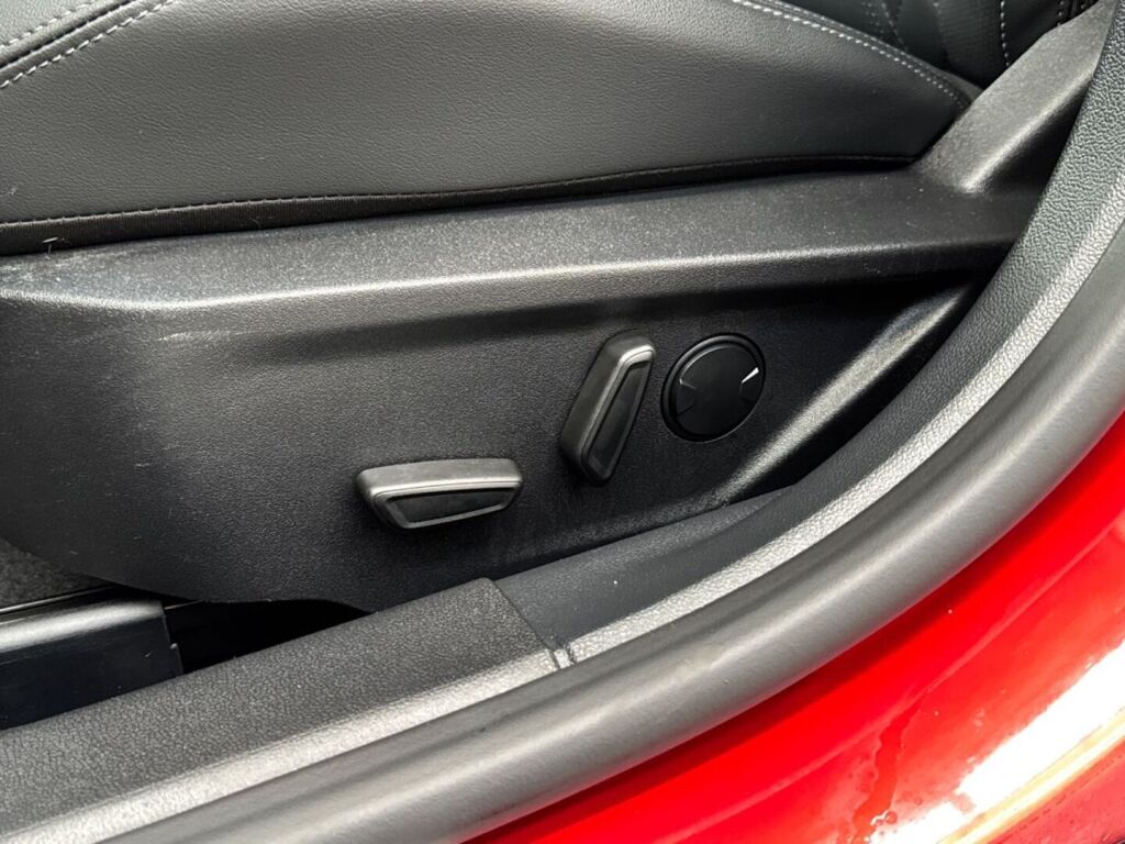 Ford Focus 2022 Punainen