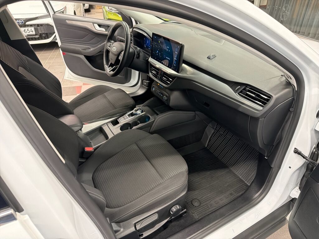 Ford Focus 2022 Valkoinen