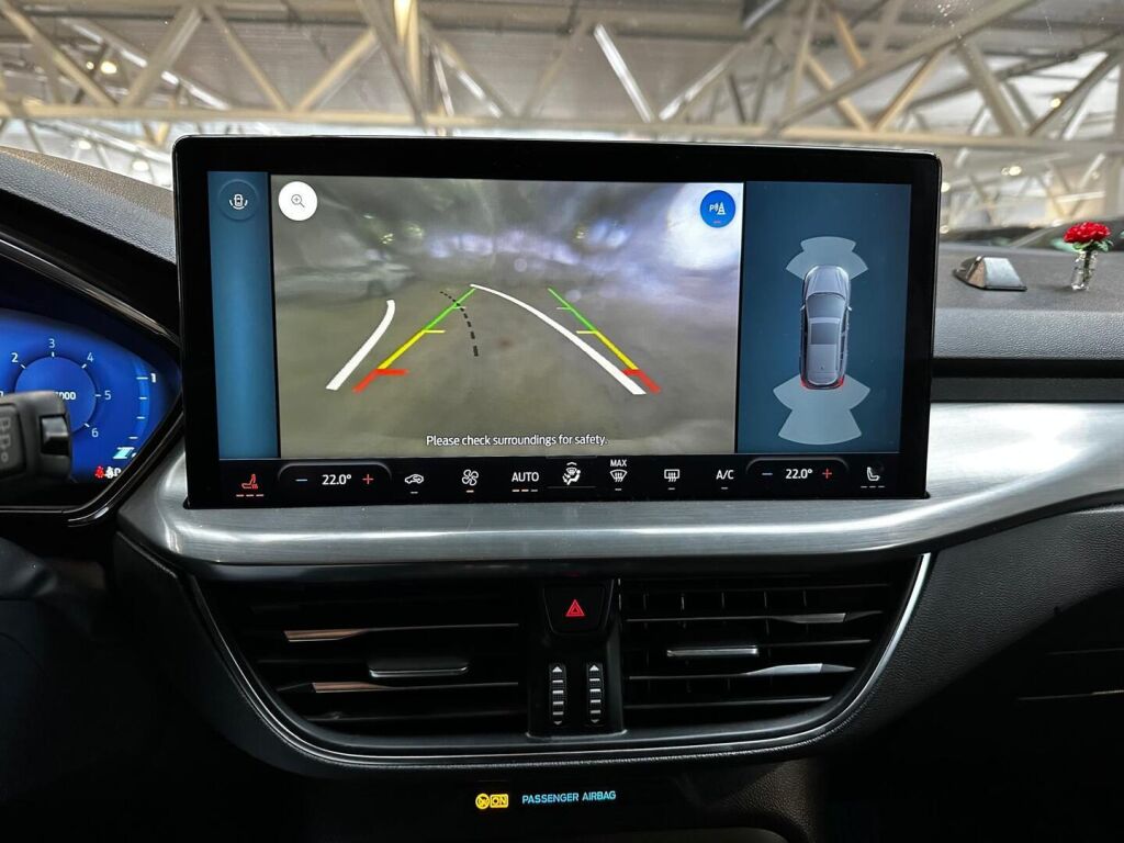 Ford Focus 2022 Valkoinen