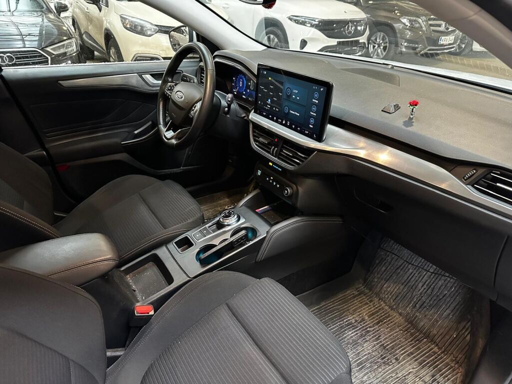 Ford Focus 2022 Valkoinen