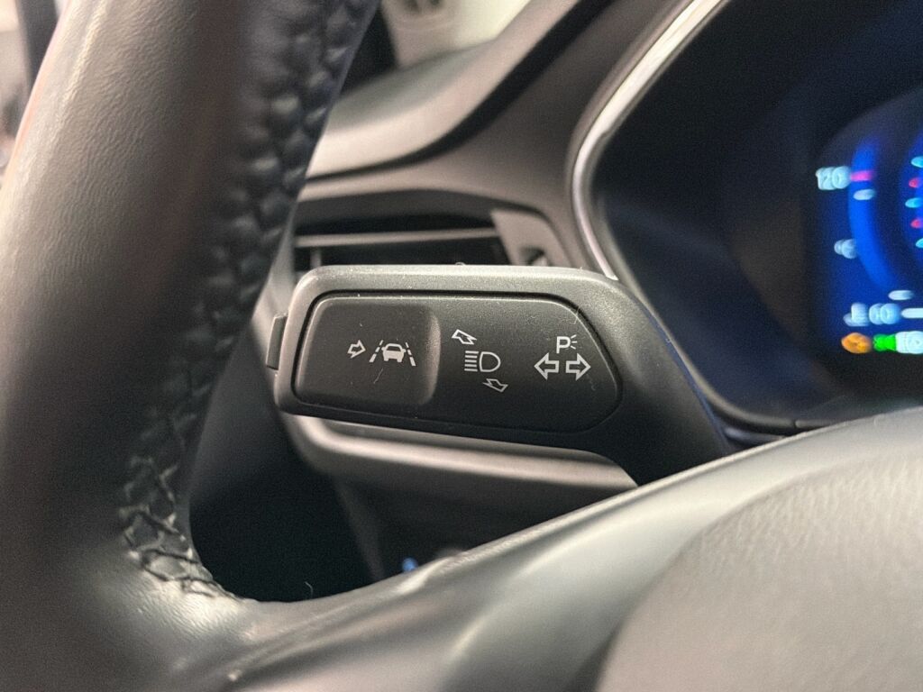 Ford Focus 2022 Valkoinen