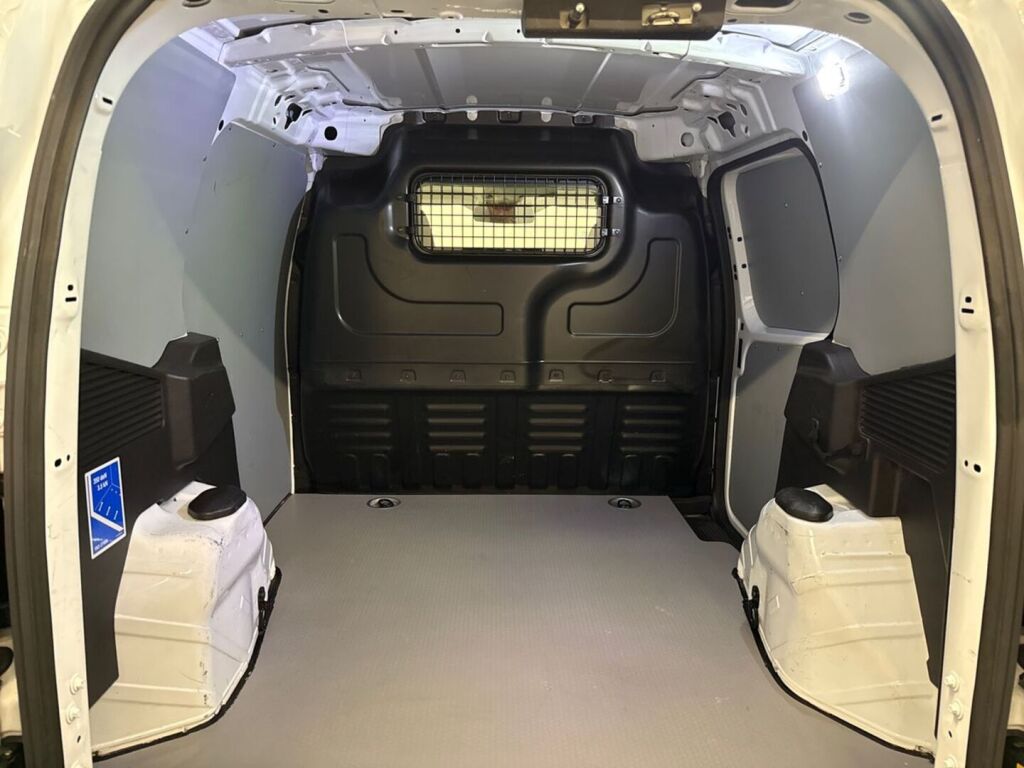 Ford Transit Courier 2022 Valkoinen