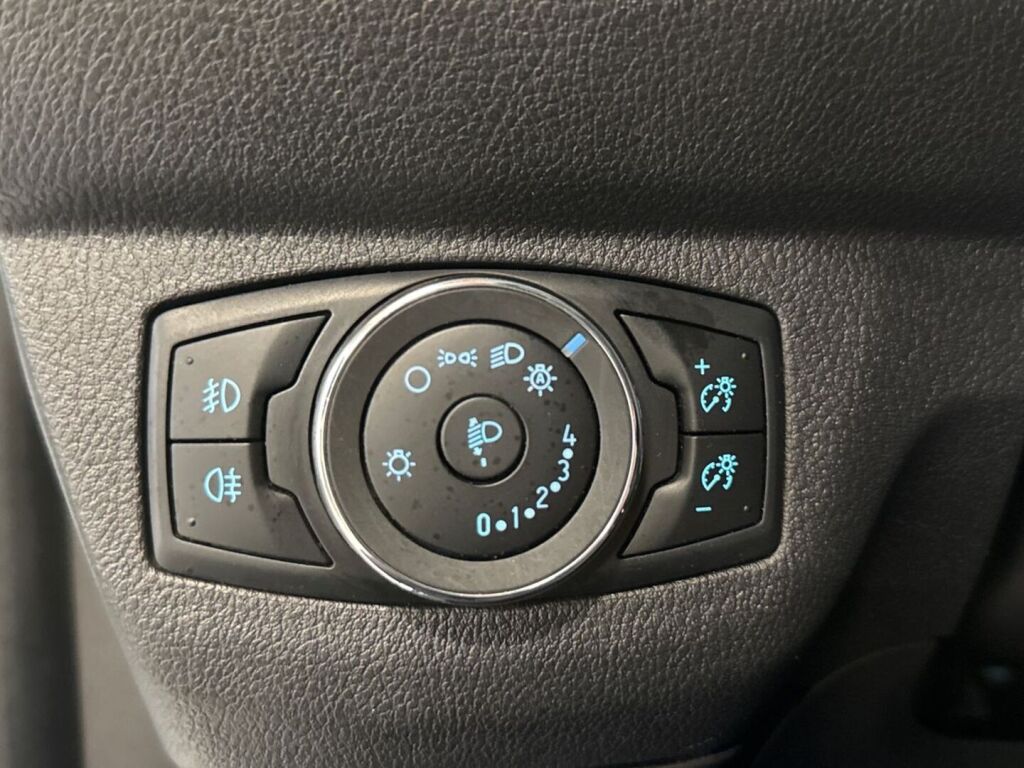 Ford Transit Courier 2022 Valkoinen