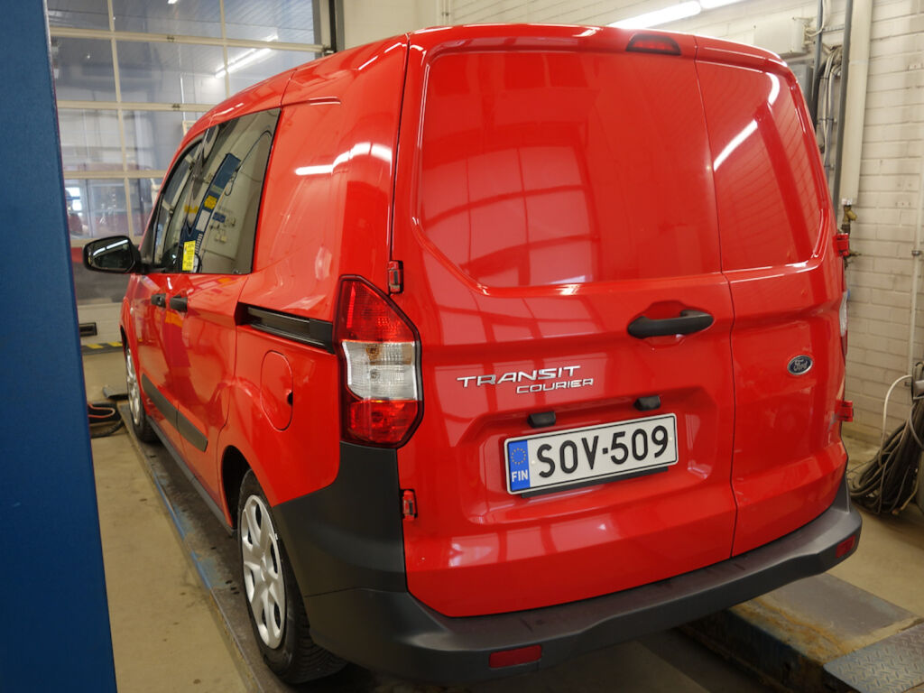 Ford Transit Courier 2022 Punainen