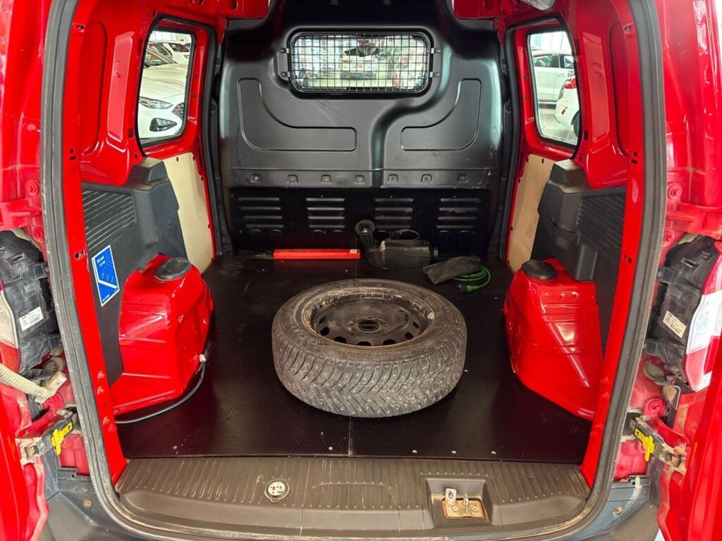 Ford Transit Courier 2022 Punainen