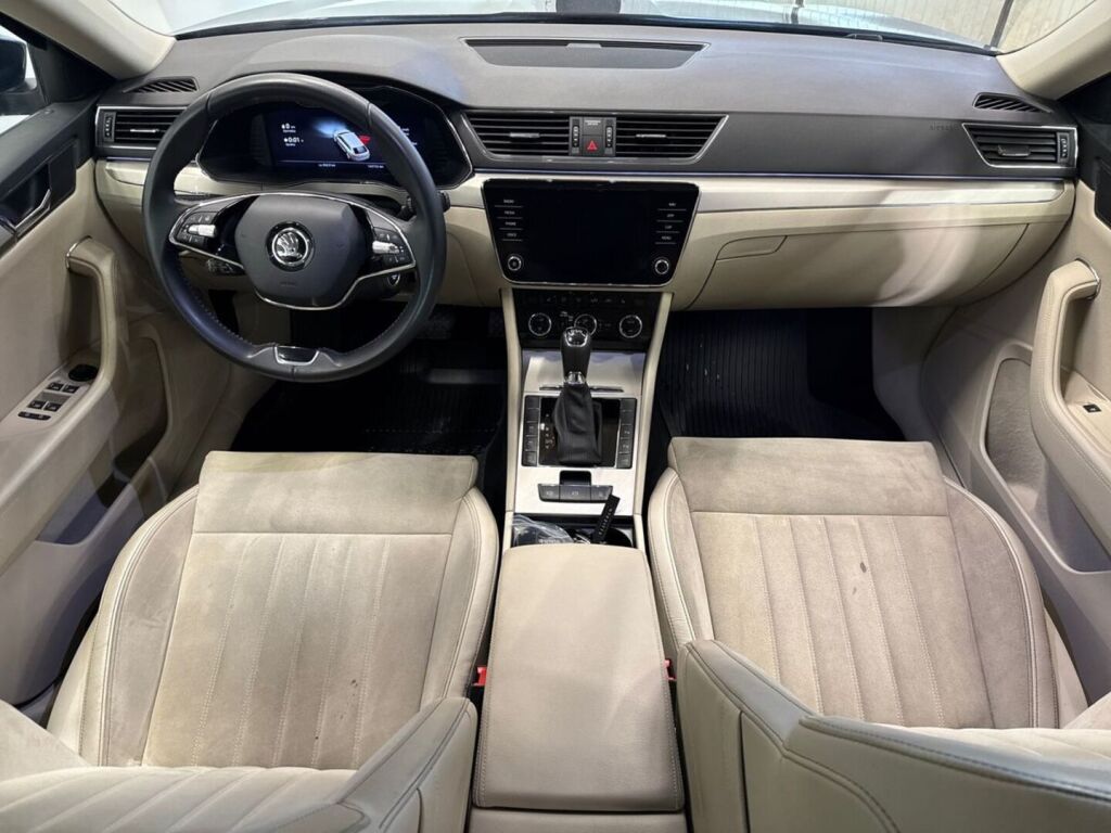 Skoda Superb 2022 Sininen