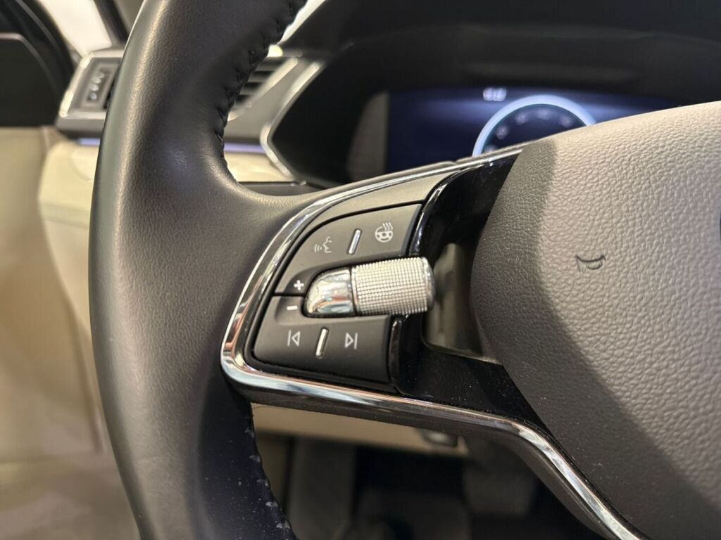 Skoda Superb 2022 Sininen