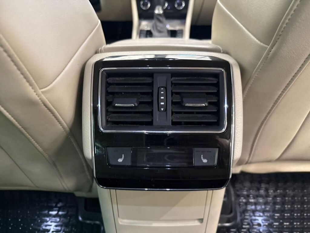 Skoda Superb 2022 Sininen