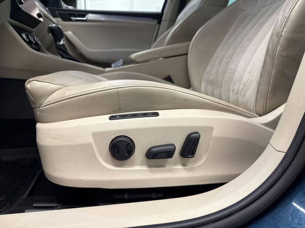 Skoda Superb 2022 Sininen