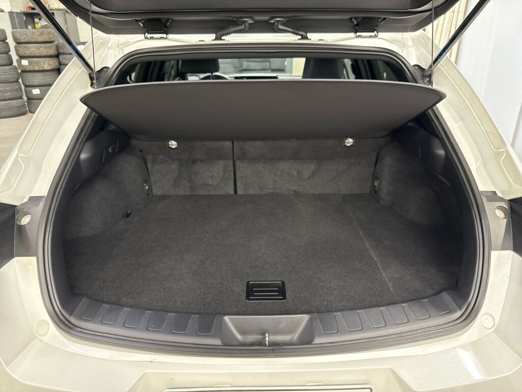 Lexus UX 2022 Valkoinen