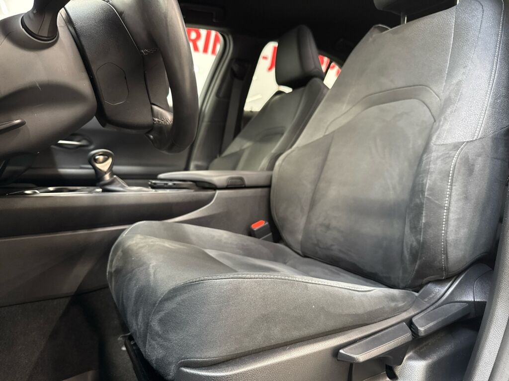 Lexus UX 2022 Valkoinen