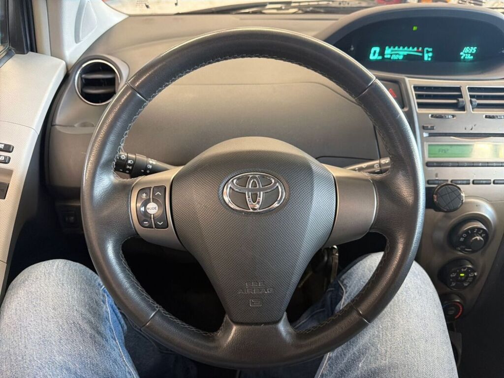 Toyota Yaris 2010 Harmaa