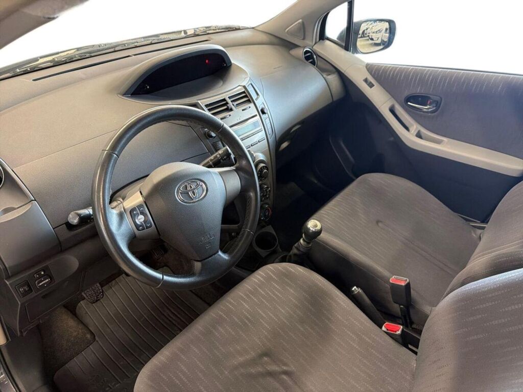 Toyota Yaris 2010 Harmaa