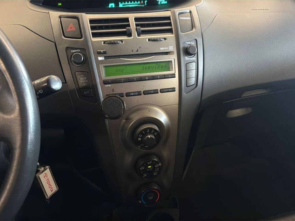 Toyota Yaris 2010 Harmaa