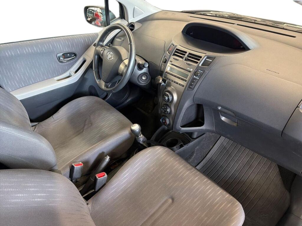 Toyota Yaris 2010 Harmaa
