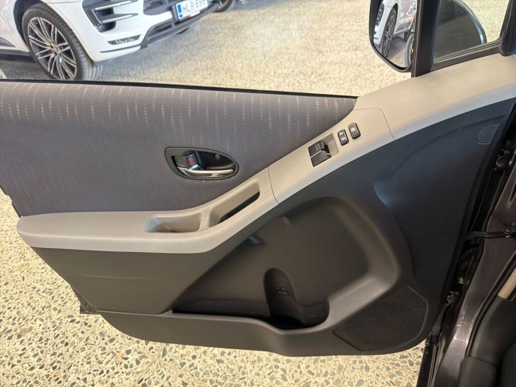 Toyota Yaris 2010 Harmaa