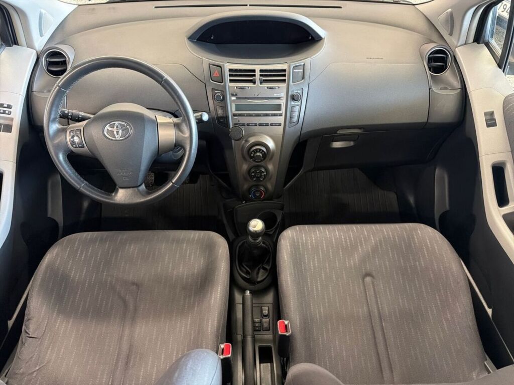 Toyota Yaris 2010 Harmaa