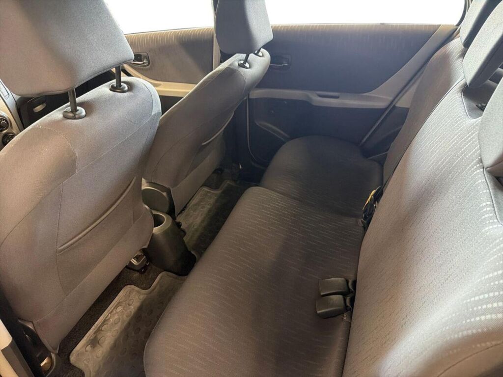 Toyota Yaris 2010 Harmaa