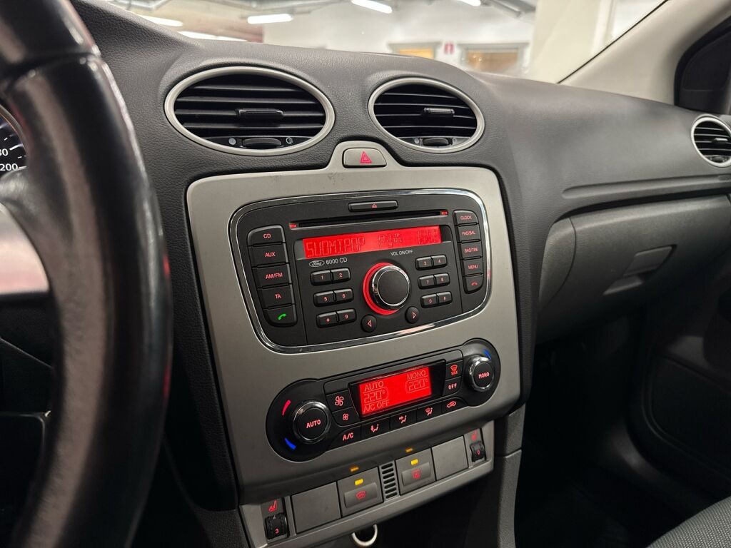 Ford Focus 2010 Punainen