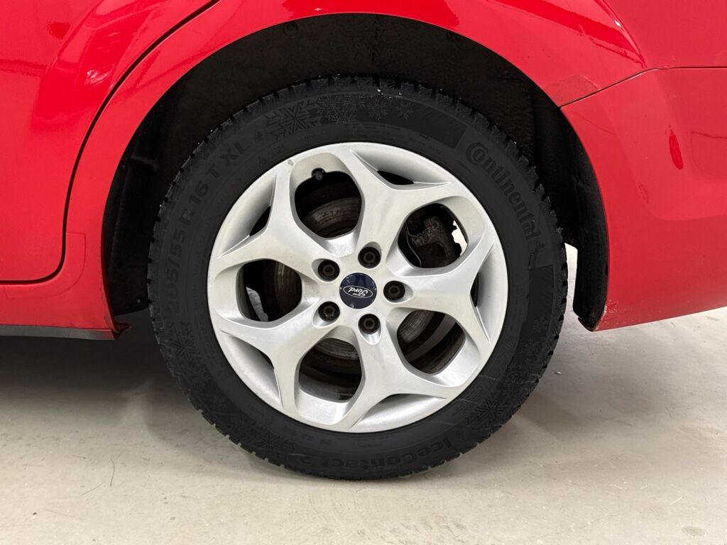 Ford Focus 2010 Punainen