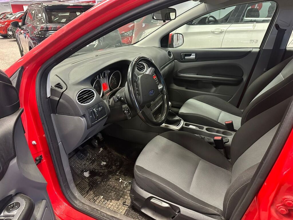 Ford Focus 2010 Punainen