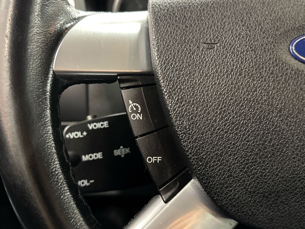 Ford Focus 2010 Punainen