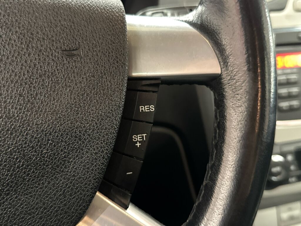 Ford Focus 2010 Punainen